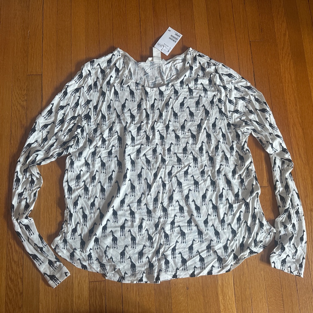 H & M Viscose Black & White Giraffe Long Sleeve T-Shirt, Size L, NWT